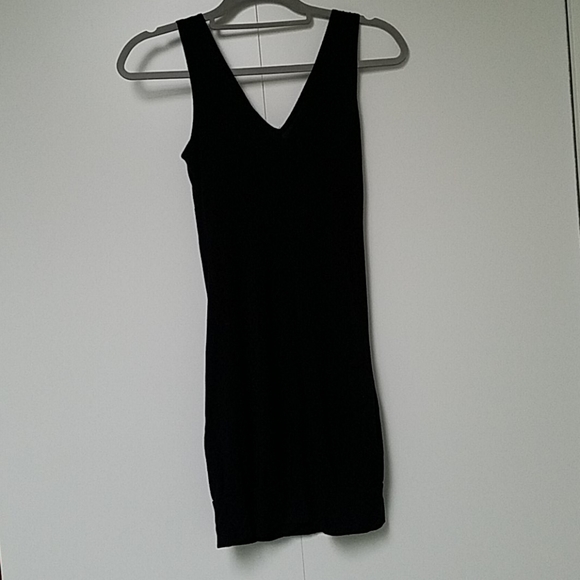 Black v-neck dress - Picture 2 of 4